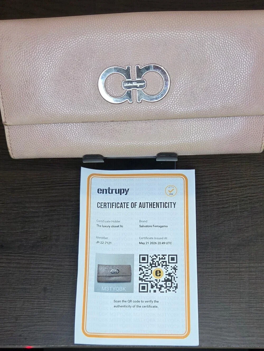 Salvatore Ferragamo Gancini Continental Wallet Taupe Pebbled Leather W/ COA